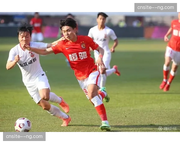 杨鹏举单刀制胜 大连球员27分钟打入全场唯一进球